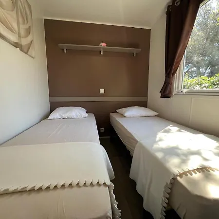 Mobil-home Domaine 4 Etoiles De L'ile D'or Vue Pour 4 Personnes